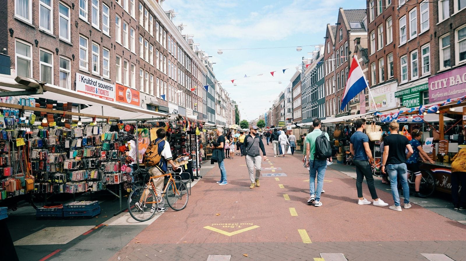 The Albert Cuyp Market in Amsterdam. Photo by Matheus Frade on Unsplash.