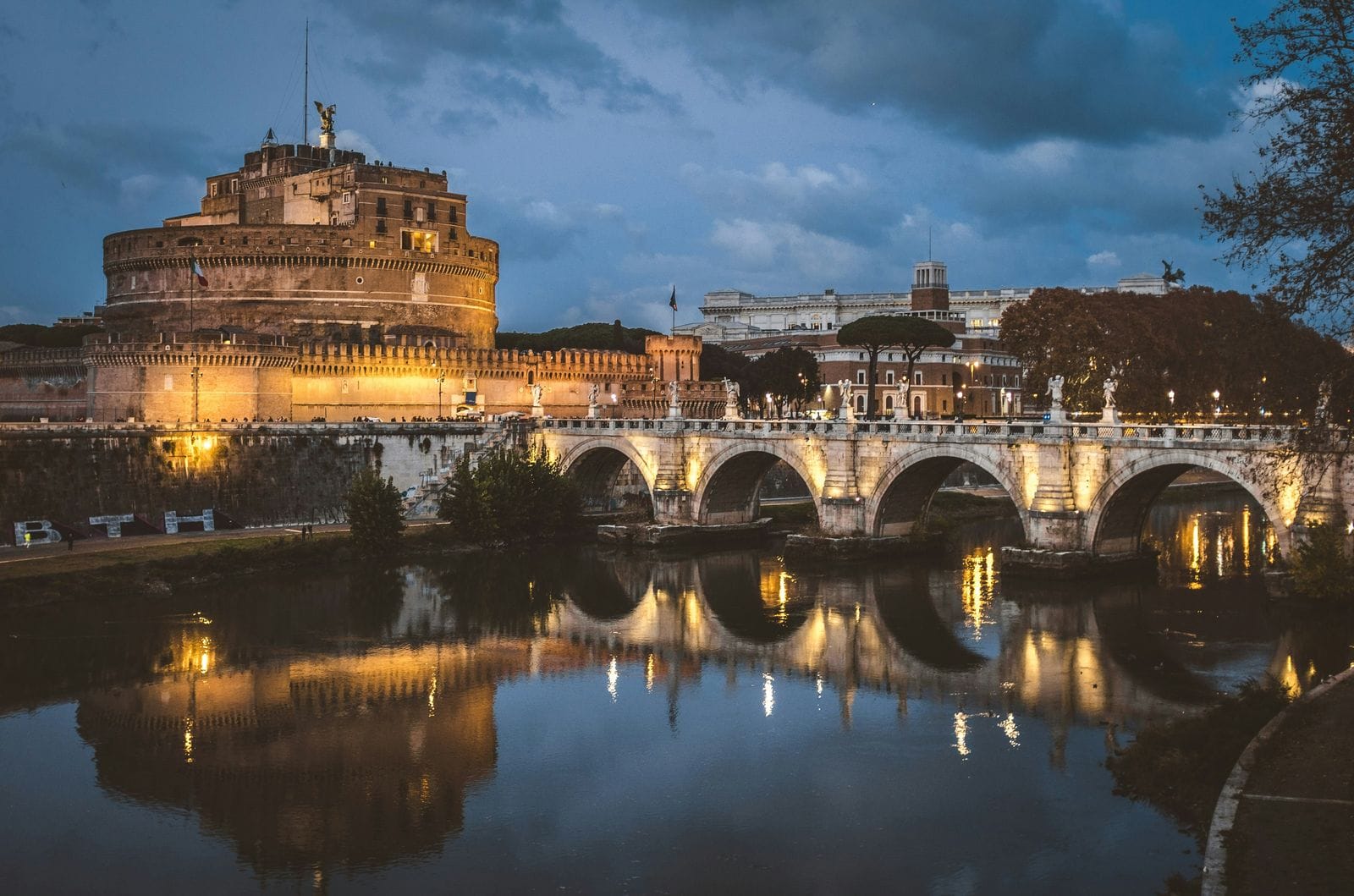 Castel Sant'Angelo in Rome, Italy. Photo by Mauricio Artieda on Unsplash.